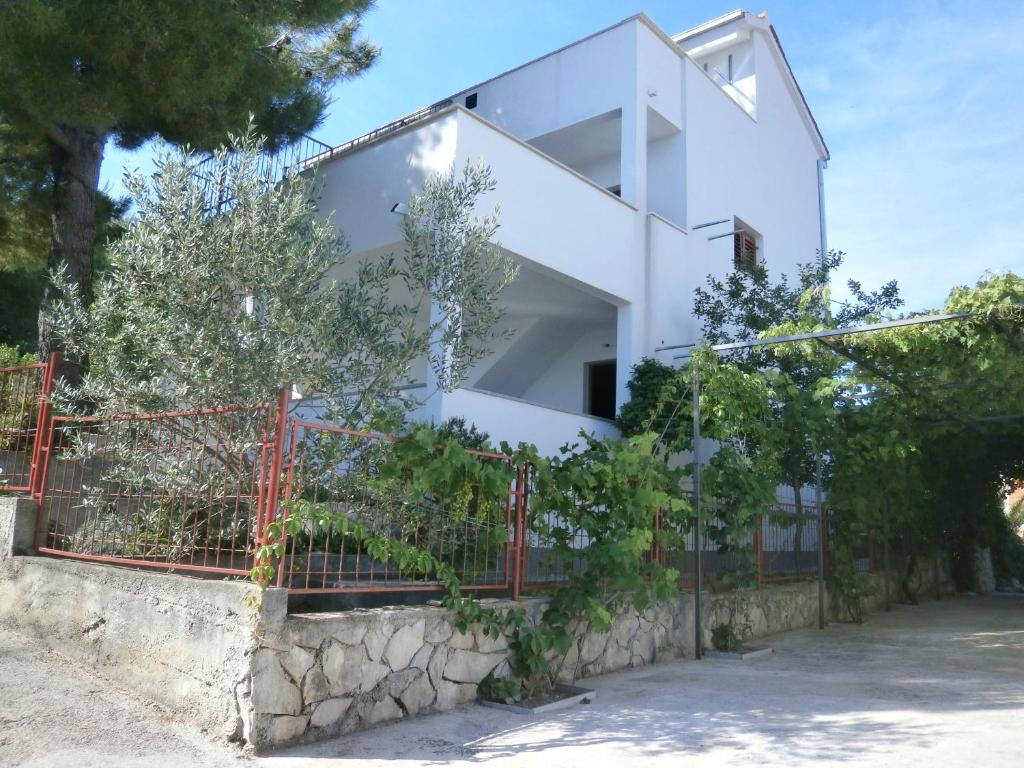 Apartments with parking space Stomorska — photo 1