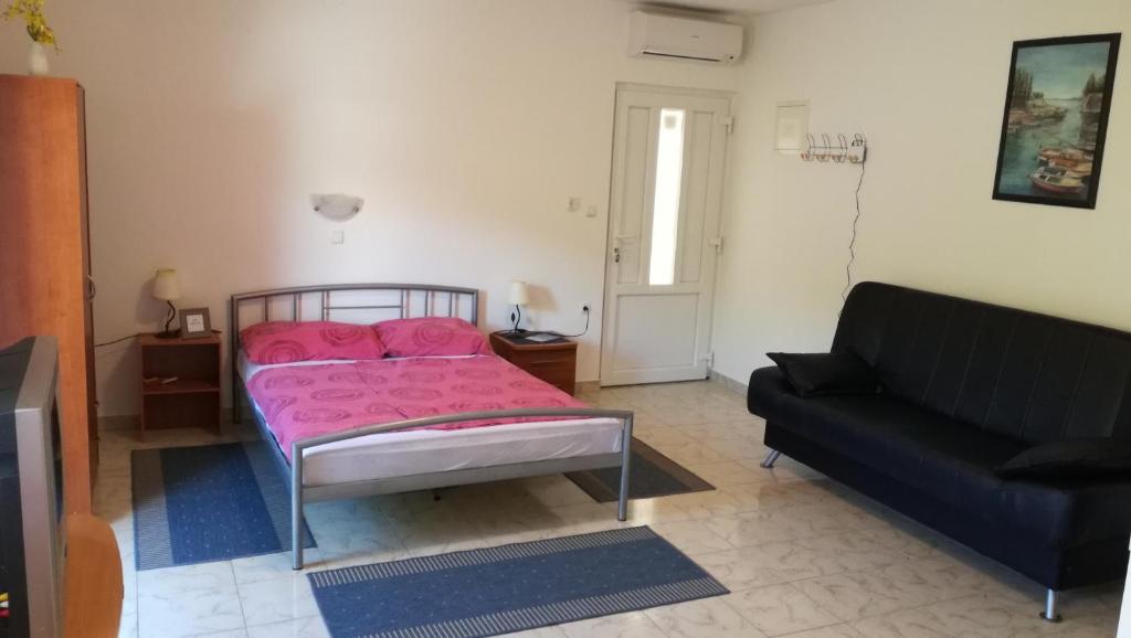 Studio Barbat 11472a photo 2