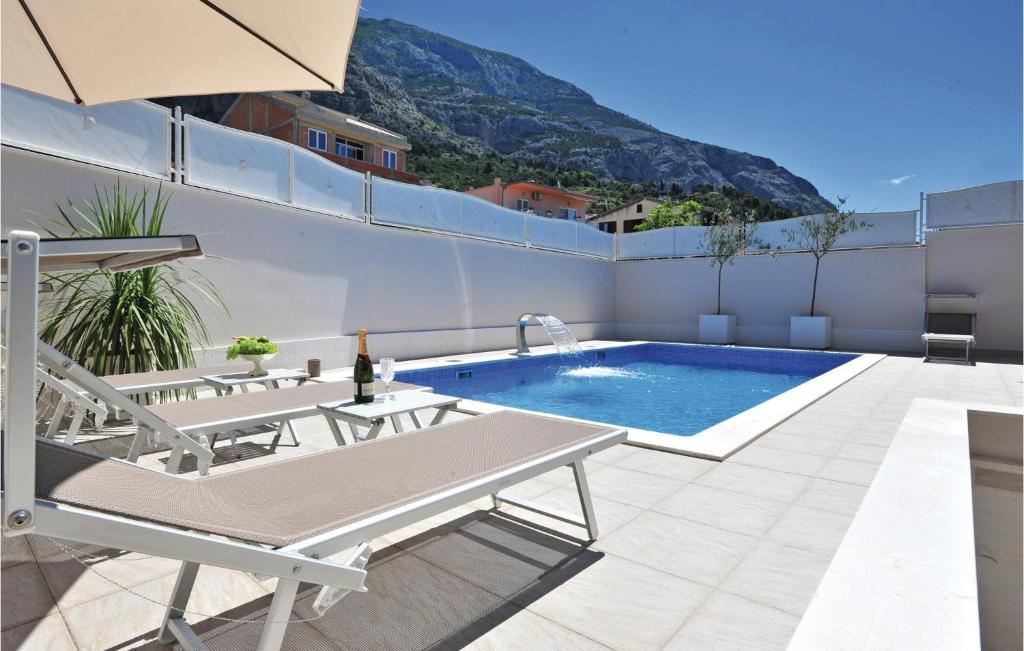 Three-Bedroom Holiday Home Makarska With Sea View 04 photo 2