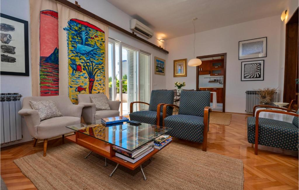 Three-Bedroom Holiday Home Makarska With Sea View 04 photo 3