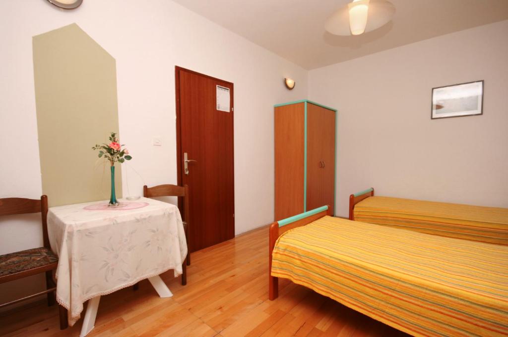 Studio Nemira 4652c photo 2