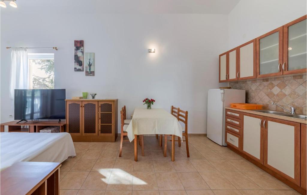 1 Bedroom Amazing Apartment In Vodnjan photo 3