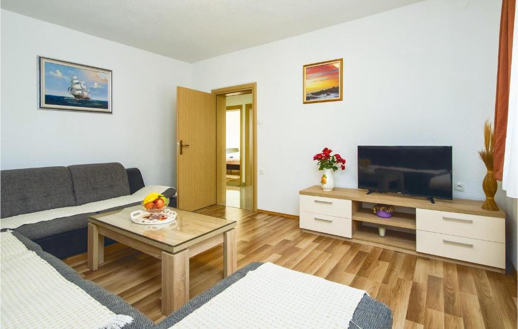 Three-Bedroom Apartment In Mali Rat photo 2