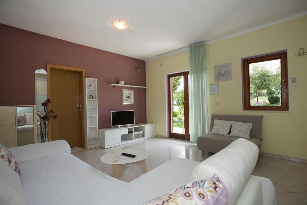 Apartment Lucy photo 2
