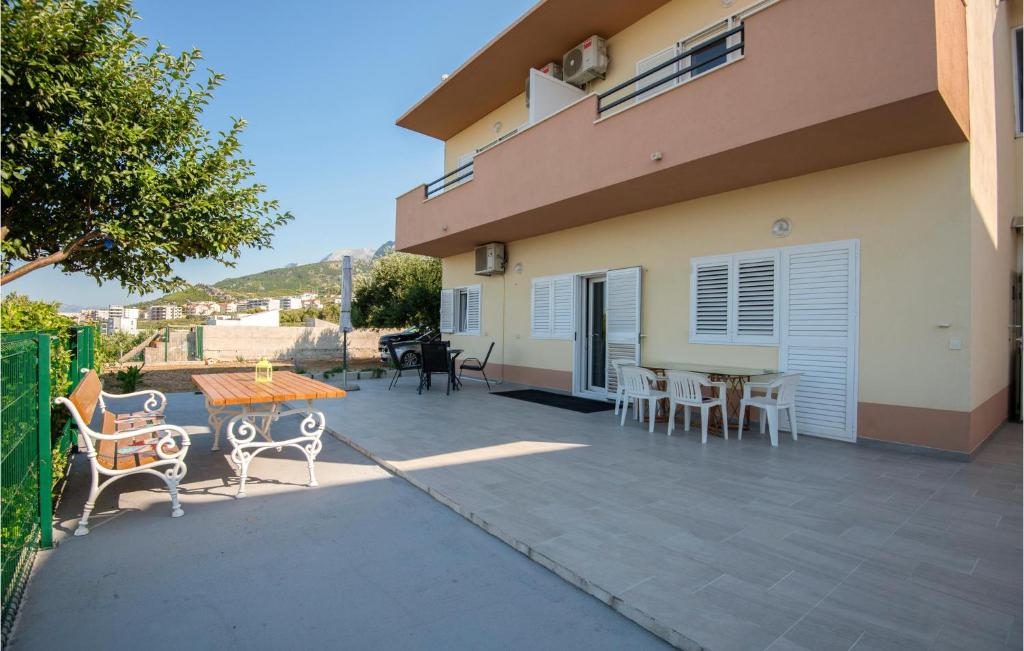 1 Bedroom Lovely Apartment In Makarska — photo 1