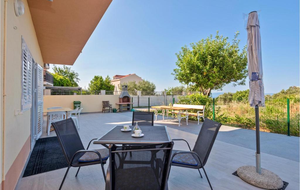 1 Bedroom Lovely Apartment In Makarska photo 2