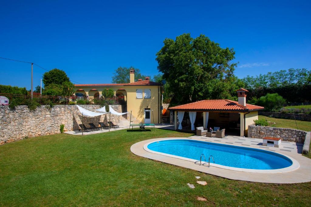 Romantic Villa Green Sky with Pool and Garden photo 3