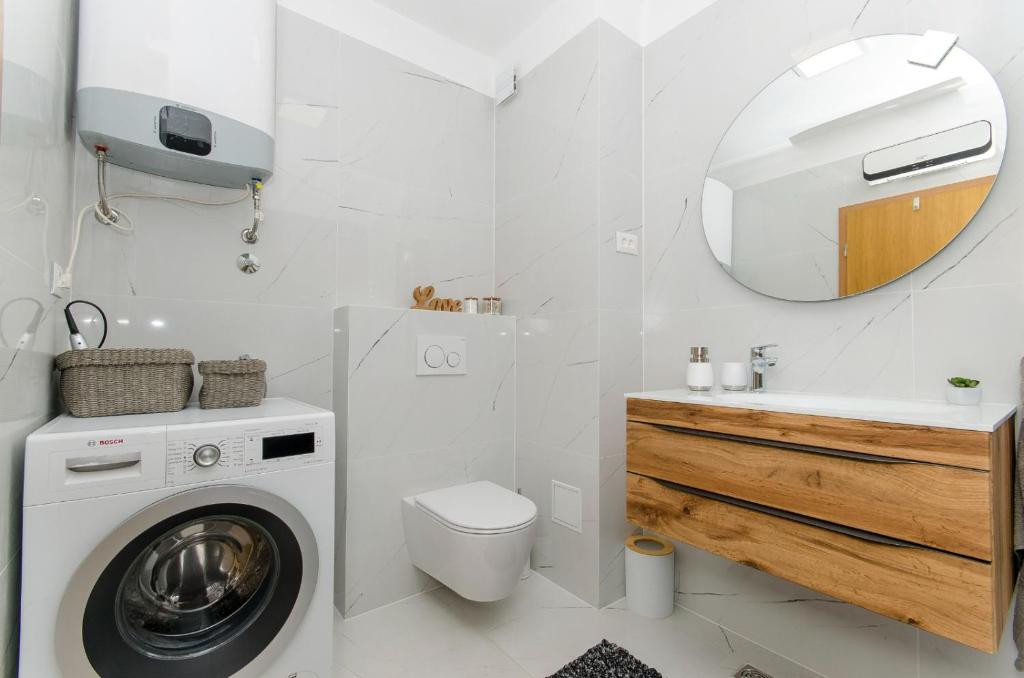Three bedroom apartment with sea view and secure private garage photo 3