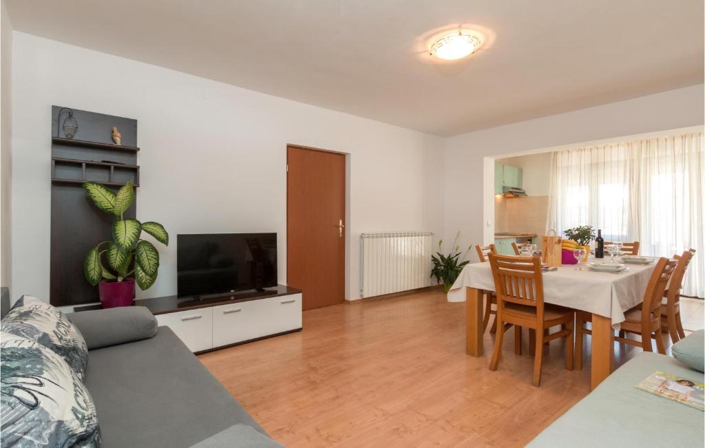 Lovely Apartment In Pula With Wifi photo 2