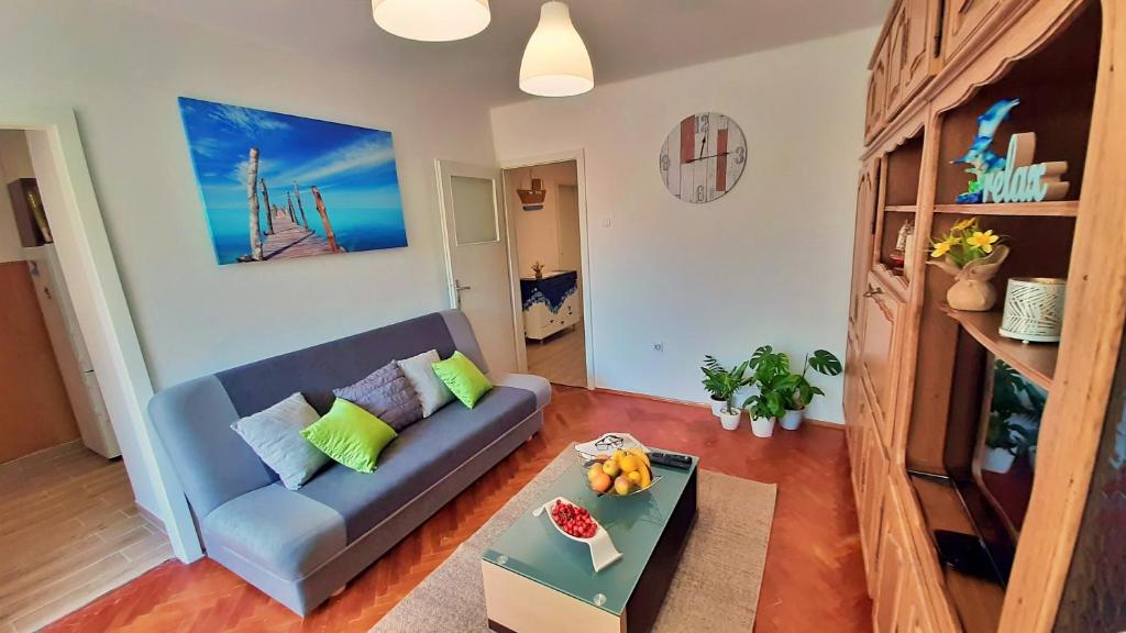 Town Center Apartment with Balcony — photo 1