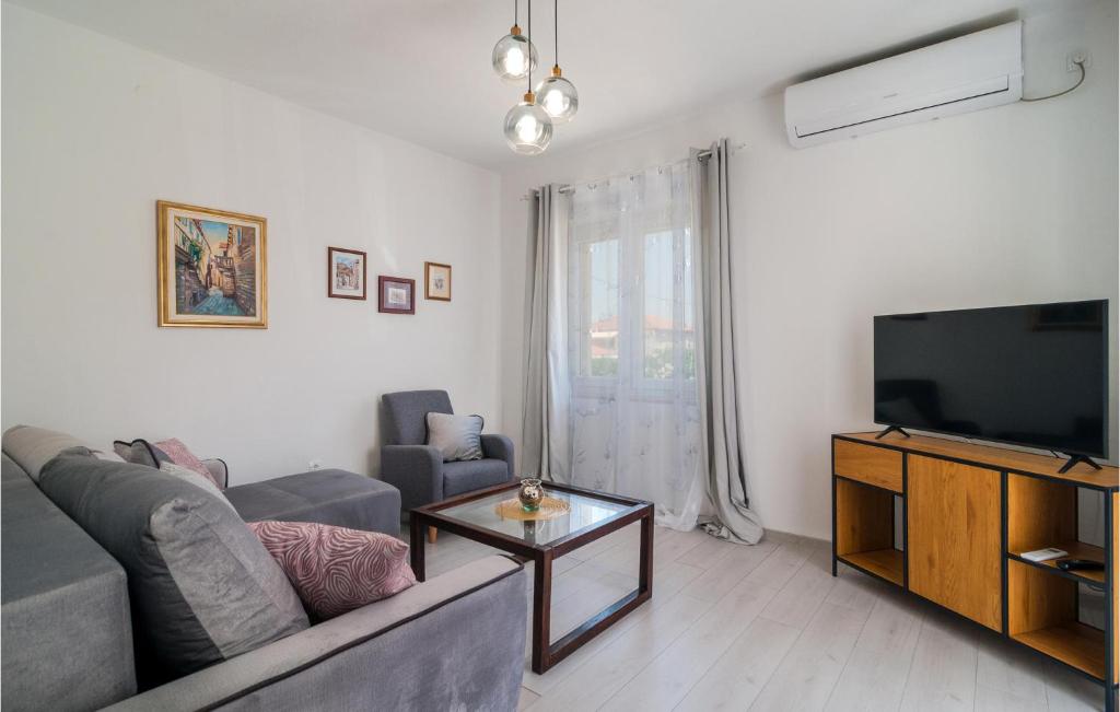 2 Bedroom Stunning Apartment In Supetar photo 3