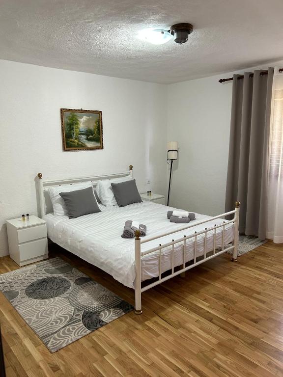 Seosko Imanje Na Obali Rijeke photo 2