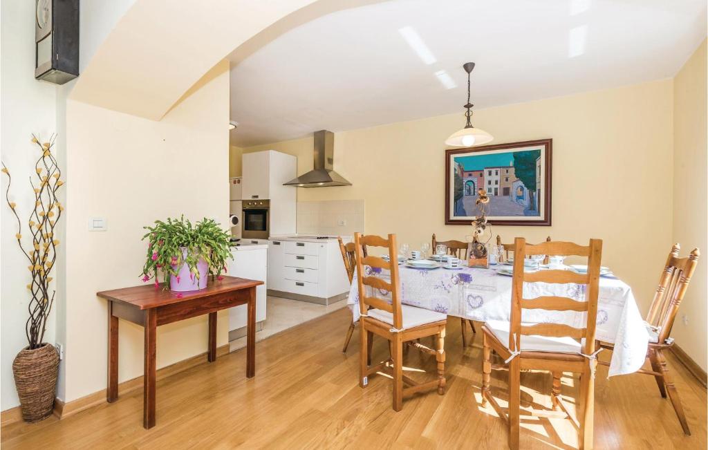 Beautiful Home In Kastav With Kitchen photo 3