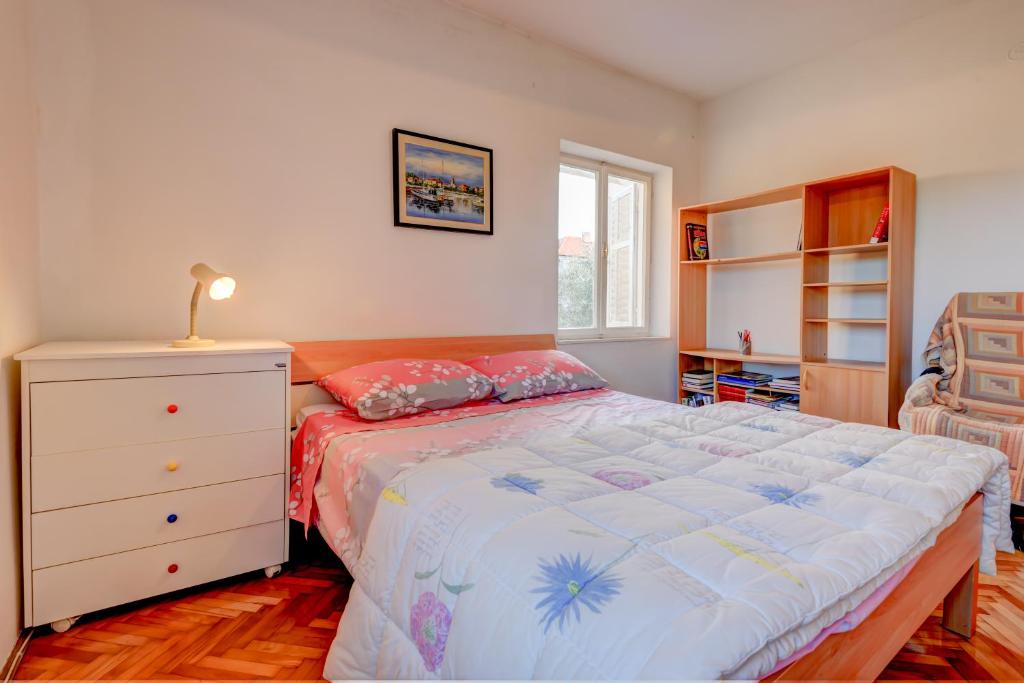 The apartments consists of two bedrooms photo 2