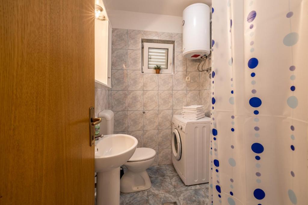 Family-friendly apartments with swimming pool Sevid - Trogir - 21163 photo 3