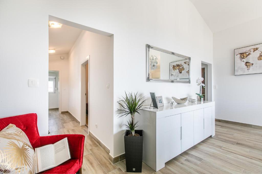 Sea Sparkle Luxury Apartment photo 3