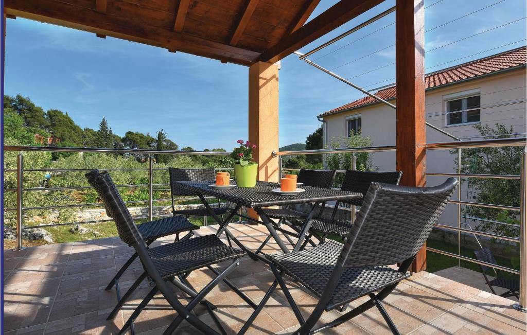 Three-Bedroom Holiday Home In Sibenik — photo 1