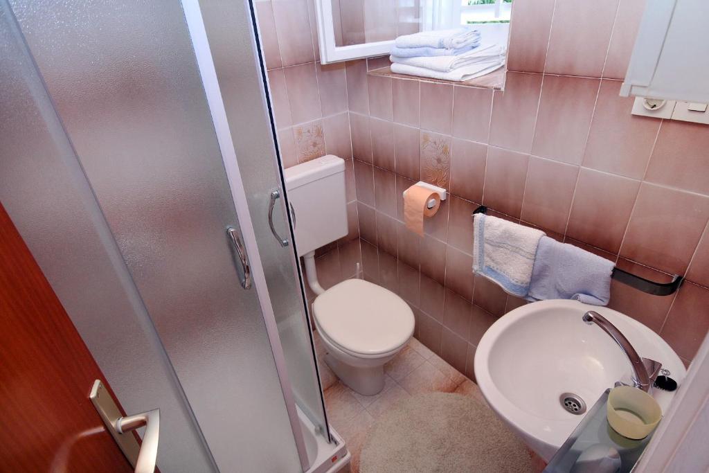 Apartments and rooms with parking space Palit photo 3