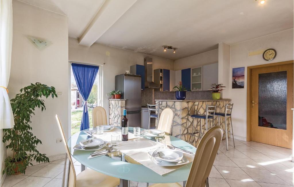 Stunning Home In Plomin With Wifi photo 3