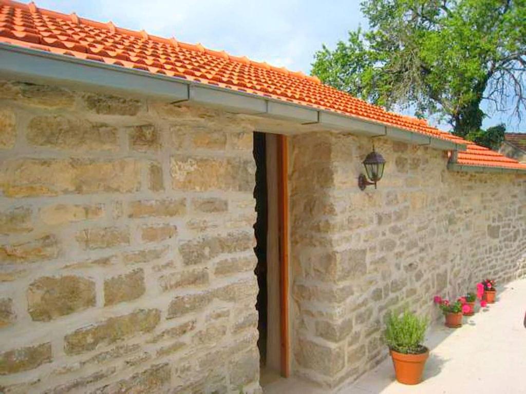 Stone House Harmony - One Bedroom Apartment with Patio and Garden View 1 — photo 1