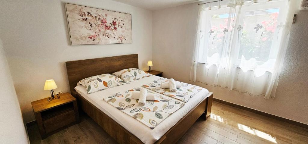 ILIC Apartments - Spacious 3 Bedroom Units - Easy City Access & Private Carport photo 2