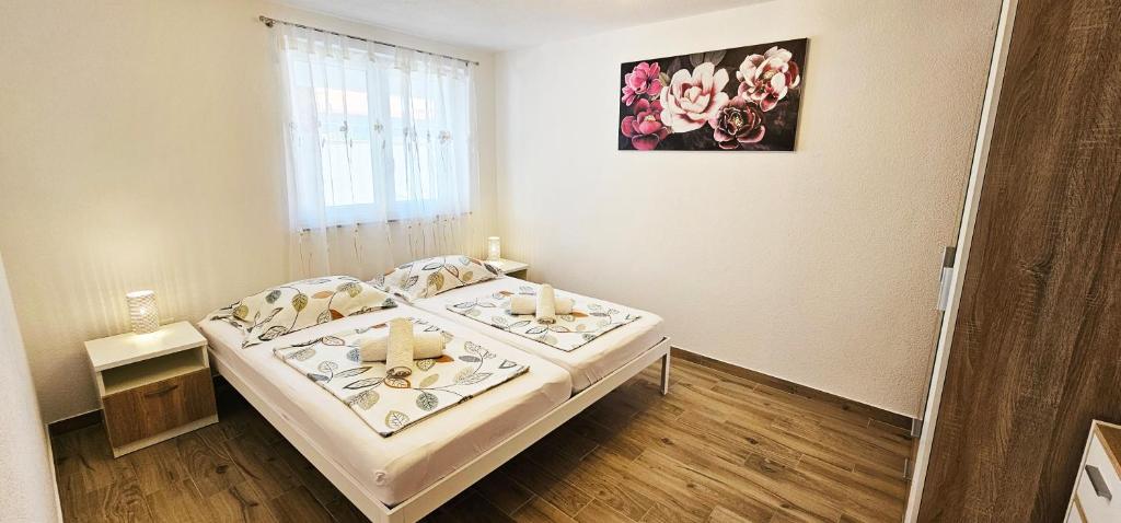 ILIC Apartments - Spacious 3 Bedroom Units - Easy City Access & Private Carport photo 3