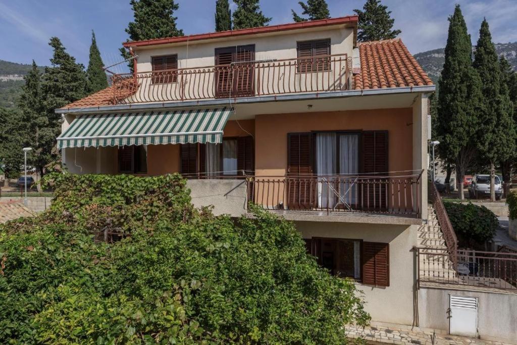 Apartments with WiFi Komiza — photo 1