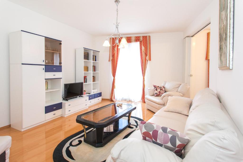 Three Wells Apartment — photo 1