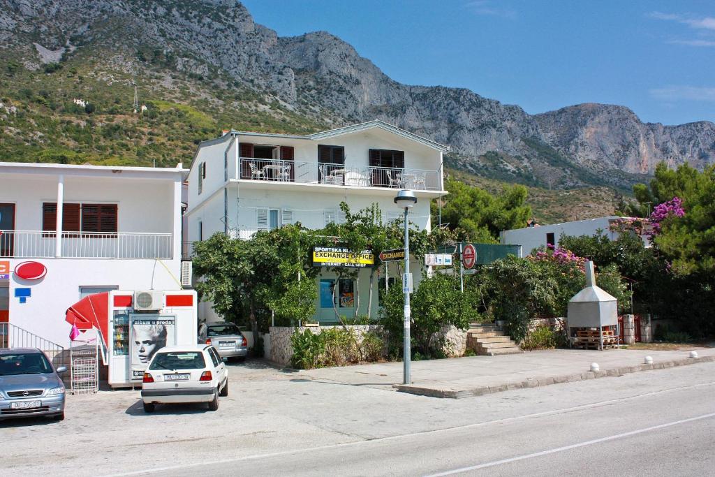Rooms with a parking space Podaca — photo 1