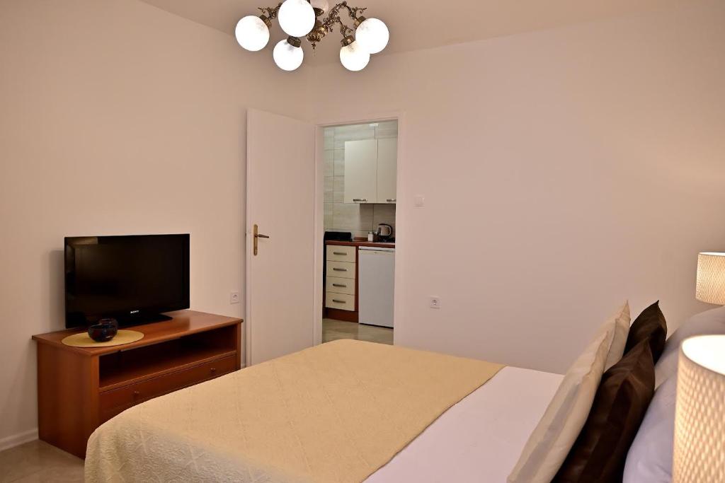 Studio apartment Snjezana photo 3