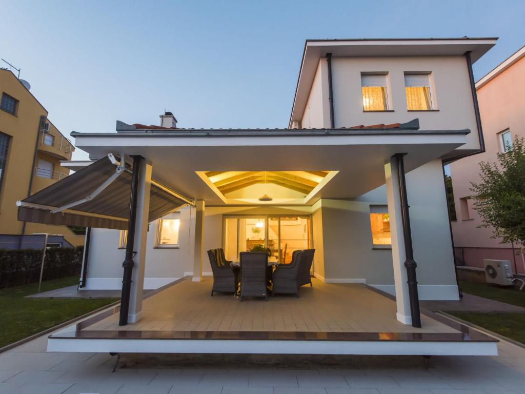 Seaside Villa in Zadar with swimming pool photo 3