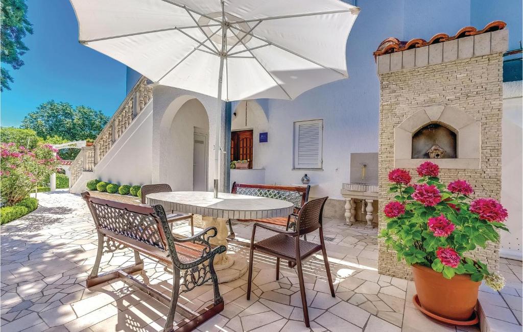 Nice Apartment In Novi Vinodolski photo 2