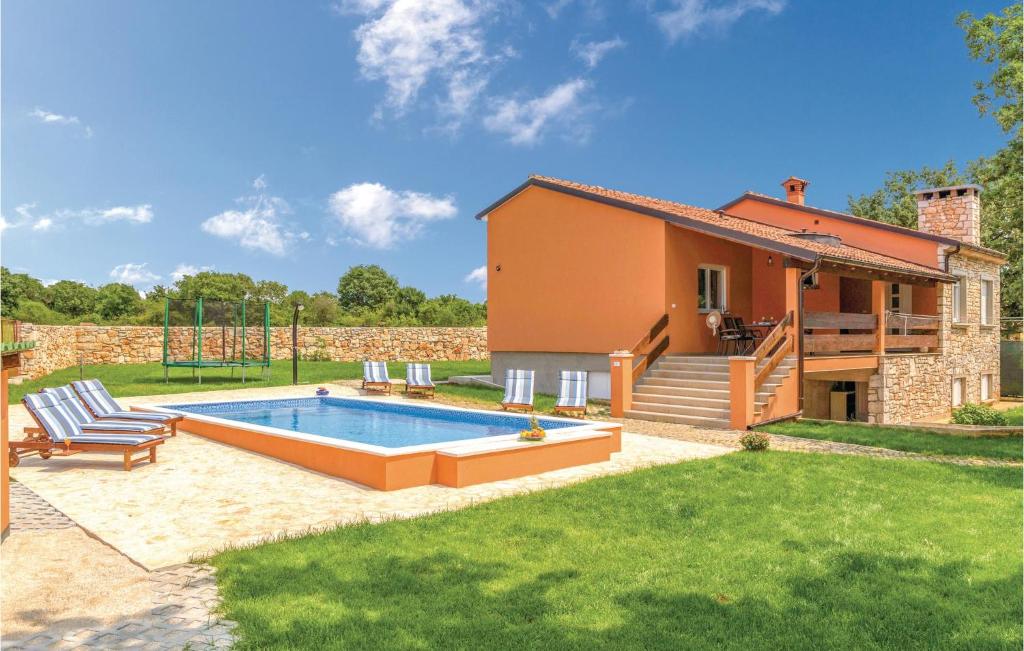 Three-Bedroom Holiday Home In Vodnjan — photo 1
