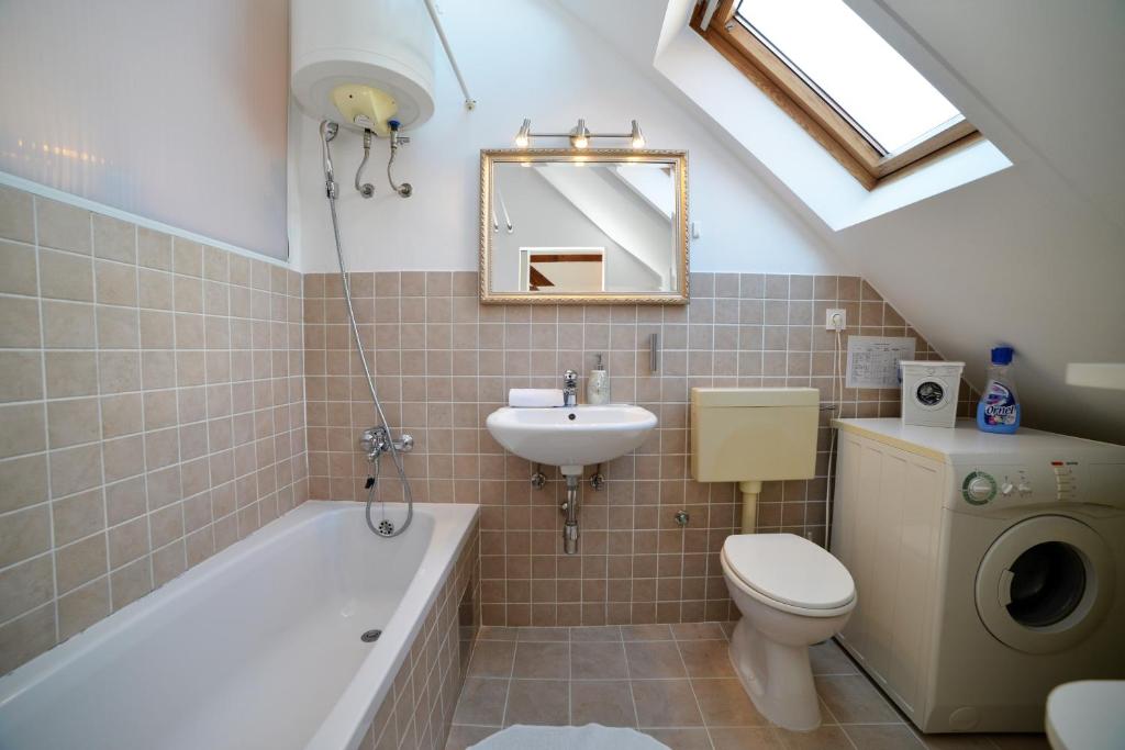 Studio apartment White photo 3