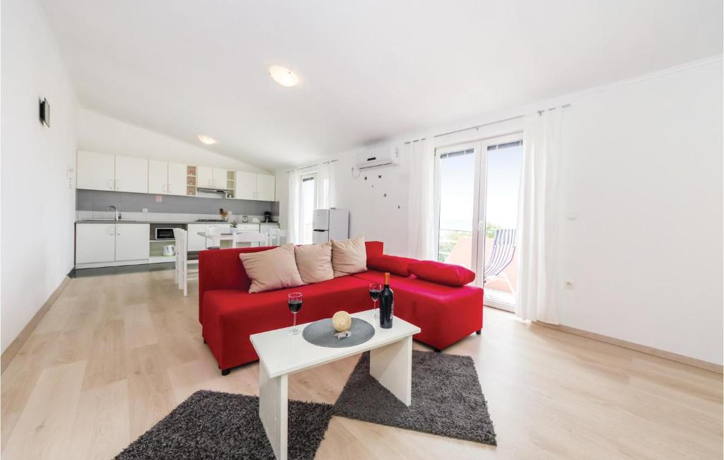Three-Bedroom Apartment In Maslenica photo 2