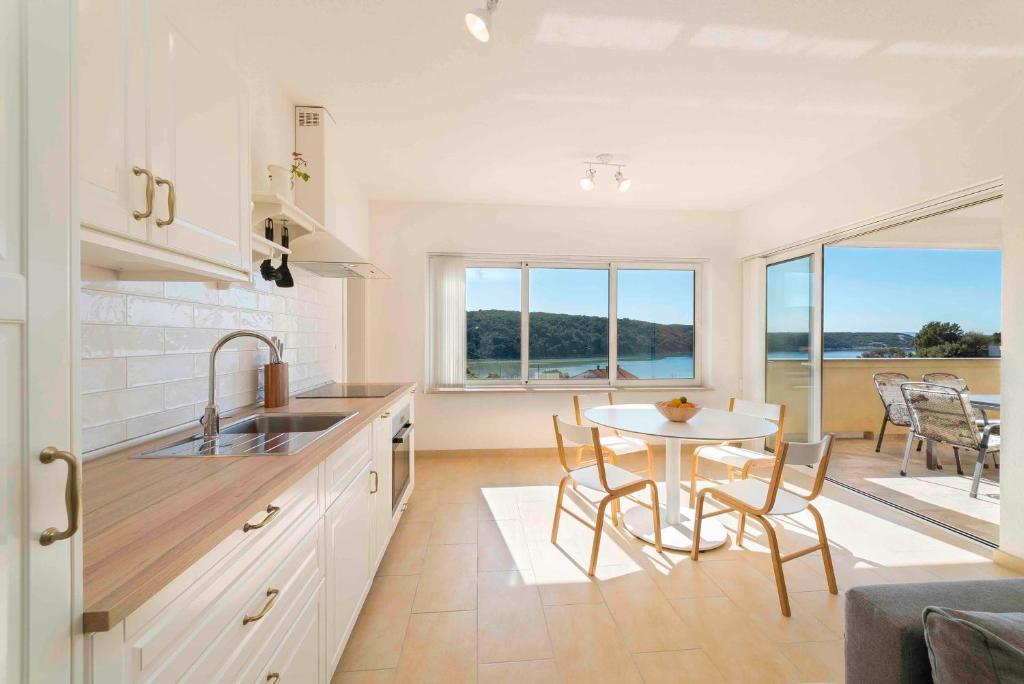 Sunset House — photo 1