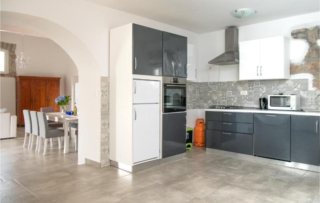 3 Bedroom Amazing Home In Ruzici photo 3