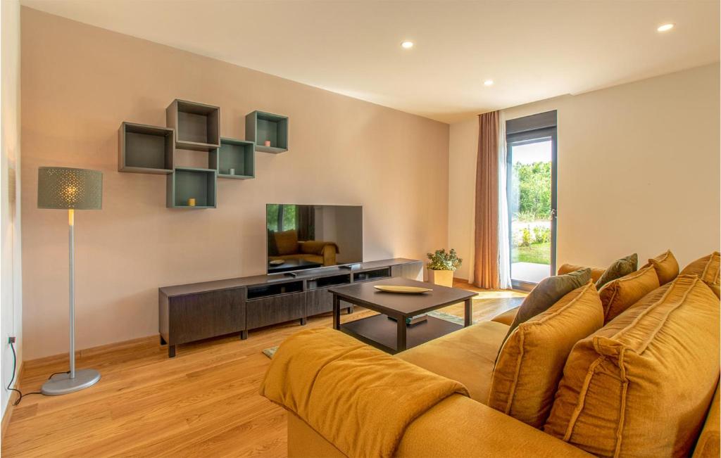 Amazing Home In Sukosan photo 3