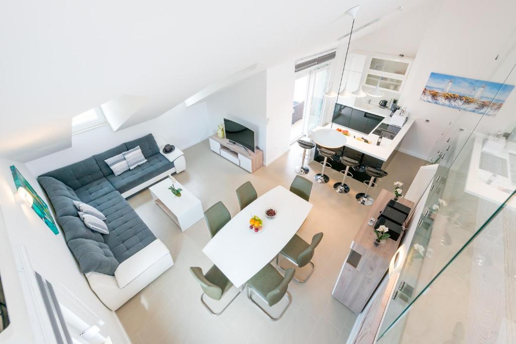 TopDeck Exclusive Apartment — photo 1