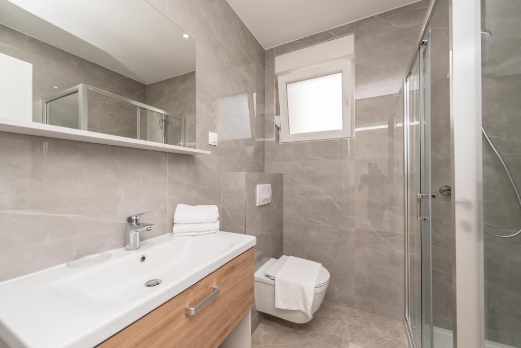 Sara luxury apartment with a pool photo 3