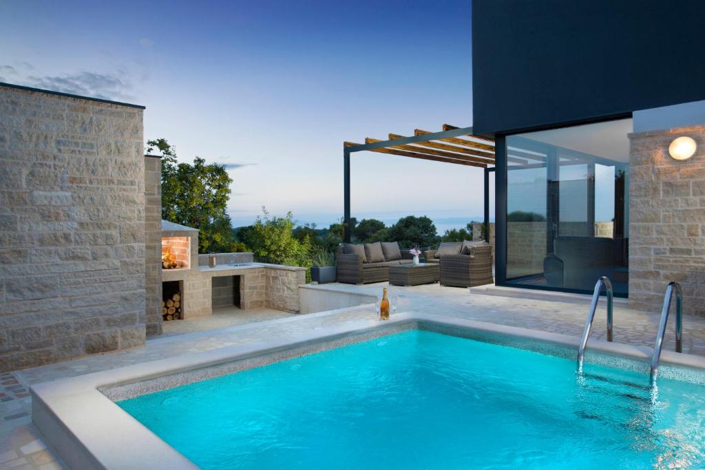 Deneris - App with Private Pool — photo 1