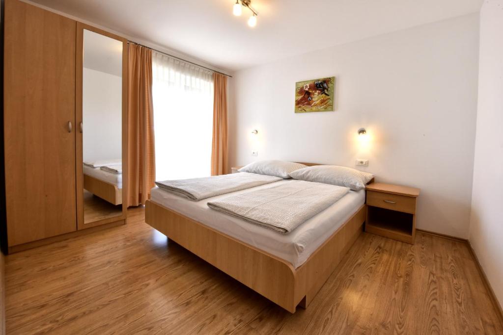 Tomic Apartments photo 2