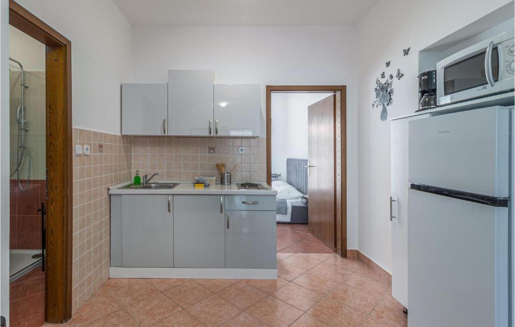 Lovely Apartment In Jadranovo With Wifi photo 3