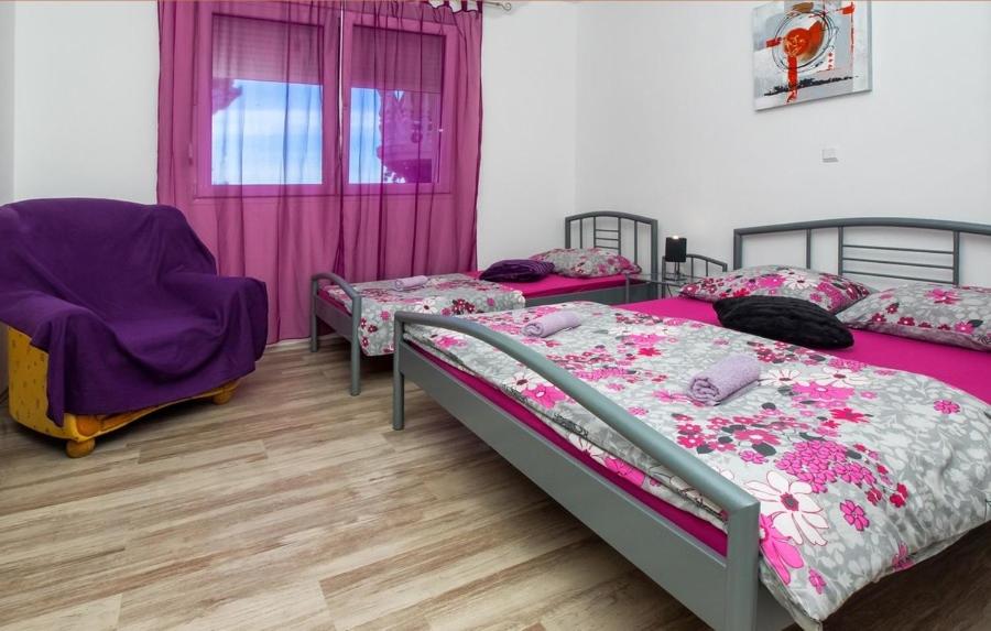Family-friendly apartments with swimming pool Krilo Jesenice photo 2