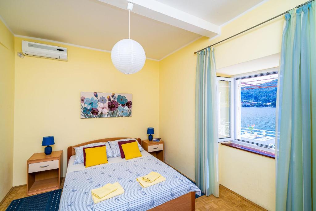 Apartment Cecilija - Seafront with sunbeds! Unique photo 2
