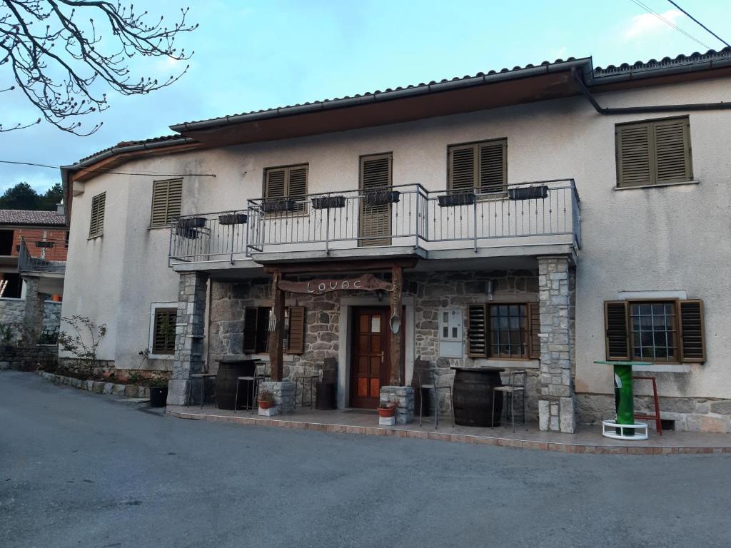 Rooms with a parking space Jelovice — photo 1