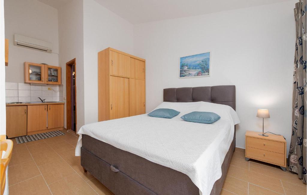 Stunning Apartment In Nin With Wifi photo 3