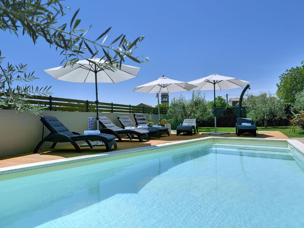 Villa in Krnica near Beach & Pool — photo 1