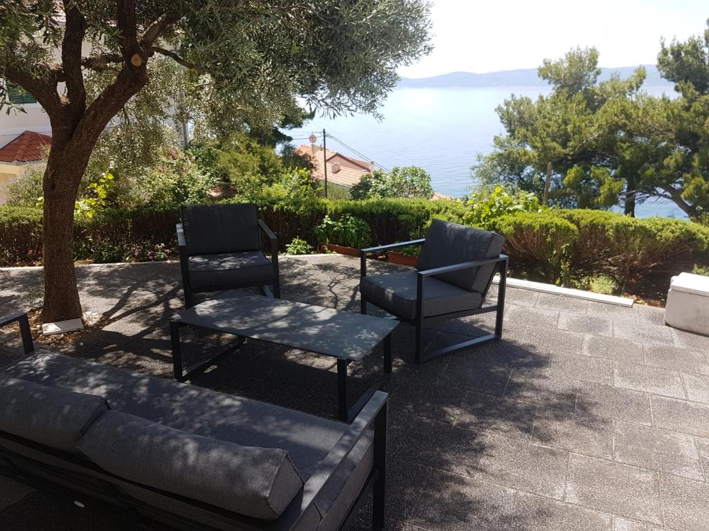 Sea view apartment with a huge terrace — photo 1