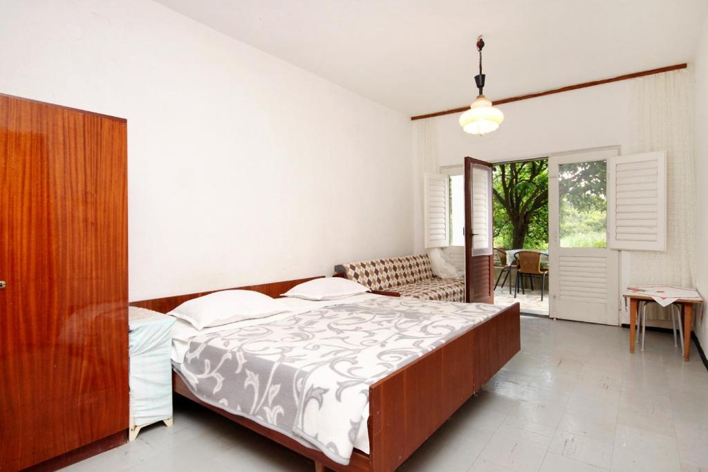 Apartments with parking space Zavala photo 2